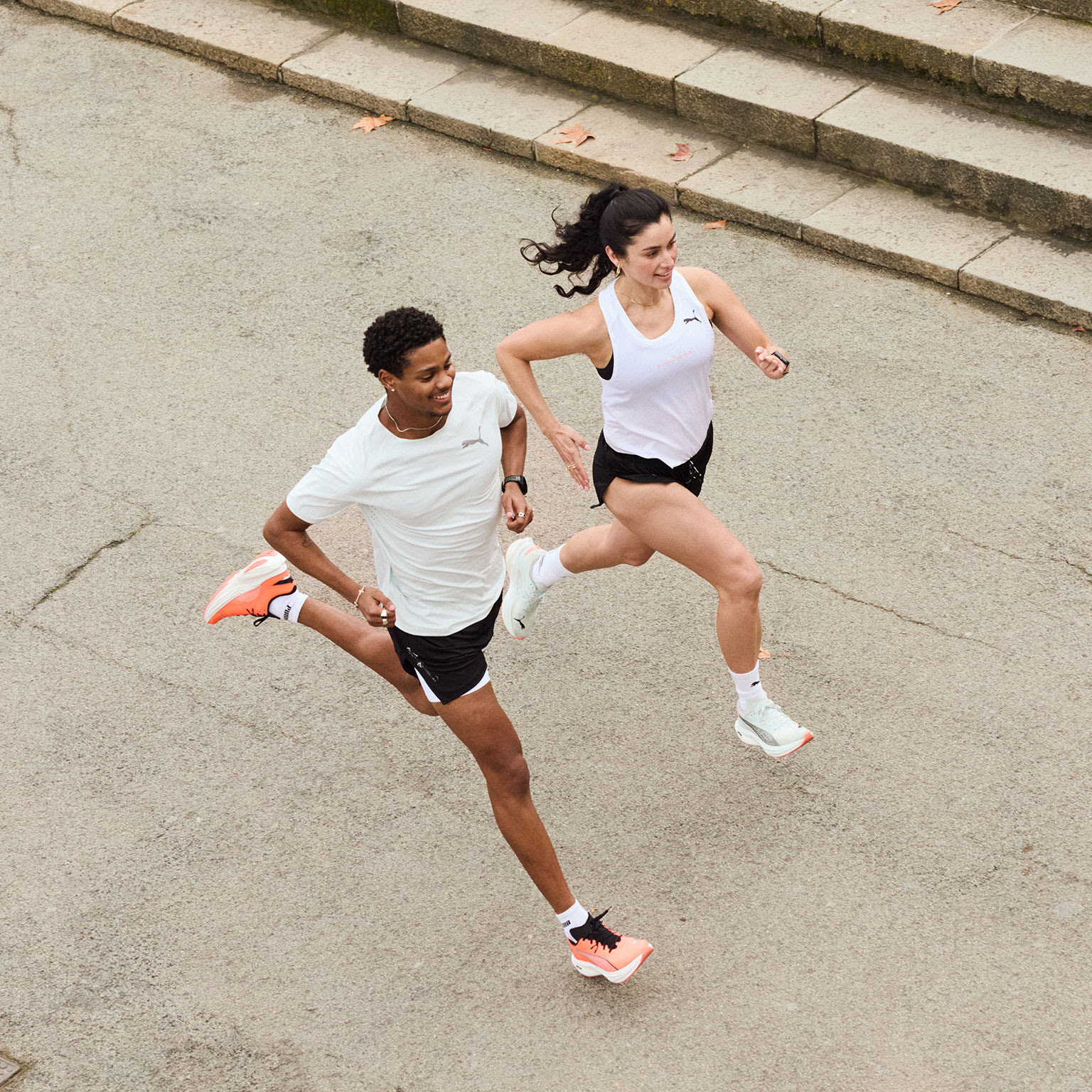 КОХАННЯ НА БІГУ 